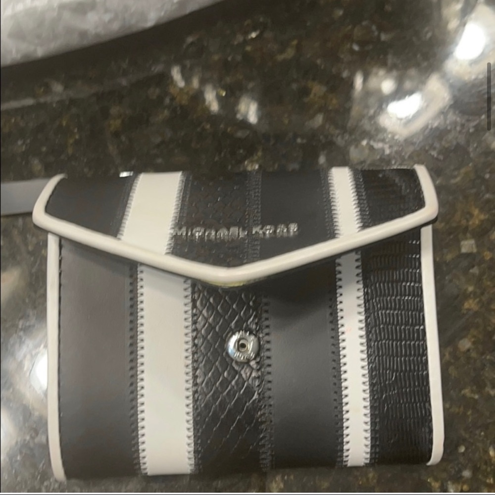 Wallet~ Michael Kors